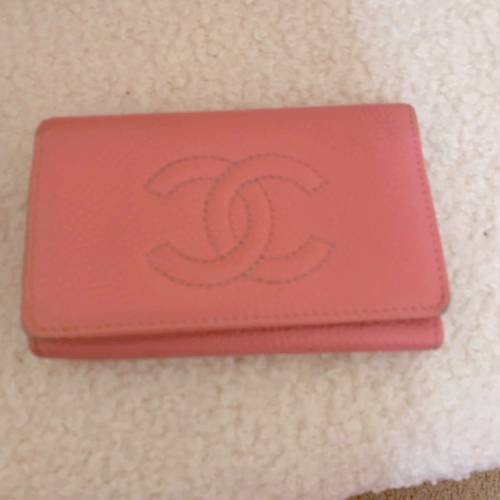 CHANEL Leather key holder 4 Prong Authentic Caviar - Picture 1 of 6